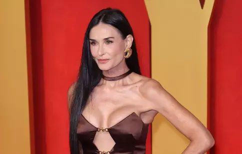Demi Moore, strălucitoare într-o rochie transparentă, la 61 de ani. A atras toate privirile la un eveniment de modă