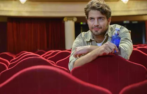 Ce nu știați despre Maxi Iglesias, frumușelul actor spaniol din „Gustul înfrângerii”, mini-seria de la Acasă