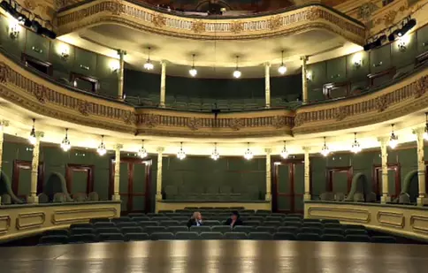 Istorii de bun gust, 16 mai 2024. Un teatru ca o bijuterie și secretul mâncării „cocă-n teacă”