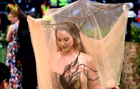 Cele mai neinspirate ținute de la Met Gala 2024. Lana del Rey și modelul Gigi Hadid, criticate pentru rochiile alese