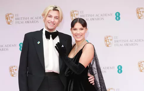Millie Bobby Brown și Jake Bongiovi s-au căsătorit în secret. Cum au apărut după marele eveniment