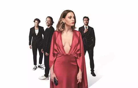 „Mulțumesc, următorul!”, tot ce trebuie să știți despre noul serial de la Netflix, cu Serenay Sarıkaya în rolul principal