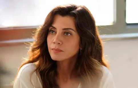 Cine este Gökçe Bahadır, protagonista serialului „Tablou de familie”. A trecut printr-un divorț dureros