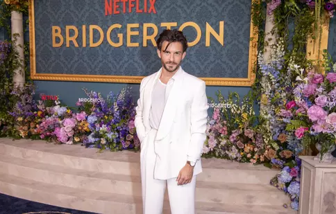 Cine este Jonathan Bailey, starul din „Bridgerton”. Meseria surprinzătoare pe care ar fi ales-o dacă nu dădea lovitura la Hollywood
