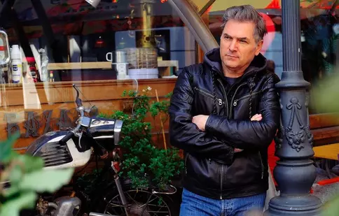 Mircea Radu, între emisiunea TV și noua sa carte. „Este un roman despre un prezentator de televiziune de azi”. EXCLUSIV