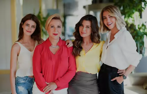 Cine sunt personajele centrale din „Tablou de familie”. Nucleul serialului de la Kanal D este format din 4 femei