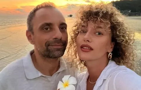 Alexia Țalavutis, vacanță departe de casă. Actrița s-a fotografiat pe plajă