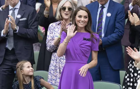 Kate Middleton, o nouă apariție impecabilă după ce a fost diagnosticată cu cancer. Prințesa de Wales și fiica sa, în tribune la Wimbledon