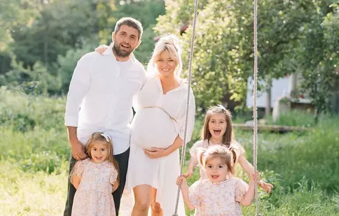 Laura Cosoi a născut! A devenit mamă pentru a patra oară. Ce nume au ales ea și soțul ei pentru bebeluș