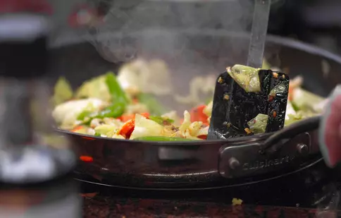 Cum să gătești alimente sănătoase și gustoase cu o tigaie grill