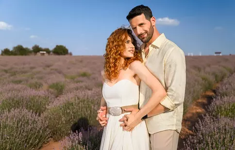 Michaela Prosan şi Adi Nartea sunt protagoniștii din „Iubire cu parfum de lavandă”. Antena 1 a anunțat distribuția noului serial românesc