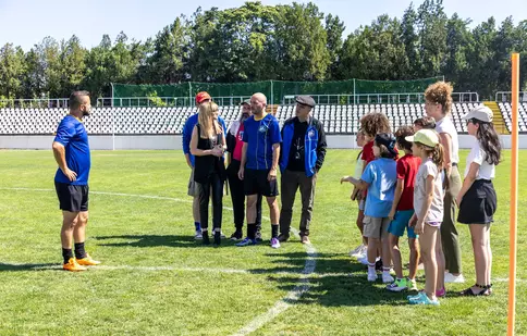 Sezonul patru al comediei „Atletico Textila” ajunge la final. Unde poate fi urmărit ultimul episod