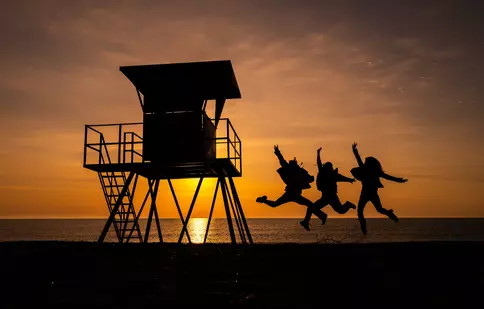În filmul „Retreat Vama Veche”, regizat de Petre Năstase și distribuit de Vertical Entertainment, din 18 octombrie, in cinematografele din toată țara