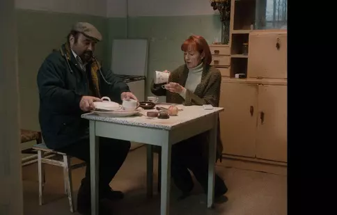 CRONICĂ. După succesul extraordinar de la Veneția, filmul „Anul Nou care n-a fost” este pe primul loc în preferințele spectatorilor din România