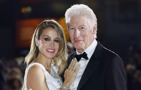Richard Gere s-a mutat în Spania de dragul soției cu 34 de ani mai tânără. Cum arată astăzi viața lui: „Dacă ea e fericită eu sunt mulțumit”
