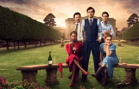 Disney+ lansează Rivalii. Ce știm despre serialul plin de drame, excese și scene picante, cu Aidan Turner și David Tennant în rolurile principale