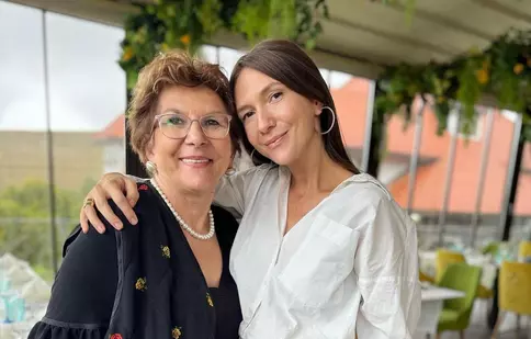Adela Popescu și mama ei s-au aniversat împreună. Imagini superbe de la evenimentul în familie