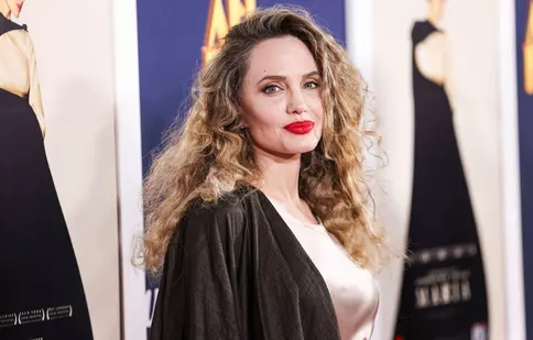 Angelina Jolie rupe tăcerea după 10 ani de singurătate: „Viața m-a frânt puțin, dar e timpul să fiu liberă”