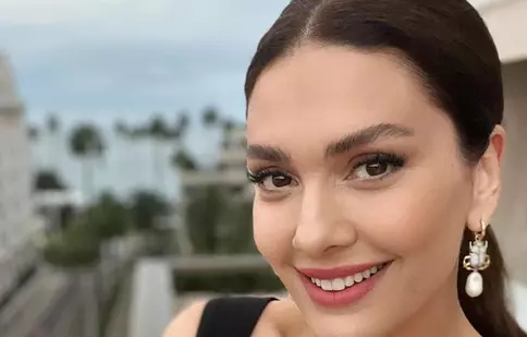 Bergüzar Korel a fost la Cannes să-și promoveze cel mai recent serial. Ce a declarat actrița