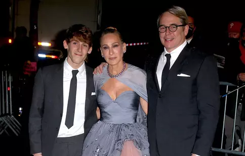 James Broderick, fiul lui Sarah Jessica Parker și al lui Matthew Broderick, își face debutul în Elsbeth, un spin-off după Soția perfectă. Ce rol va juca
