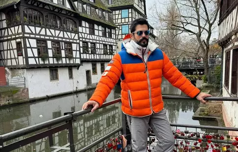 Burak Özçivit a împlinit 40 de ani. Actorul din „Dragoste infinită” și-a făcut cadou o vacanță în Europa alături de soție și cei doi copii