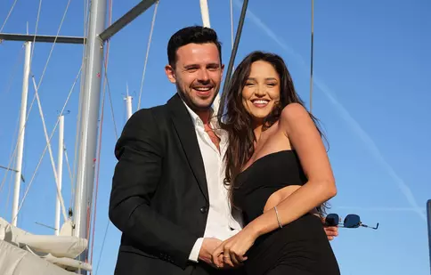 Oana Zara a fost cerută în căsătorie de Bogdan Medvedi, după 11 ani de relație. Primele imagini cu inelul de logodnă