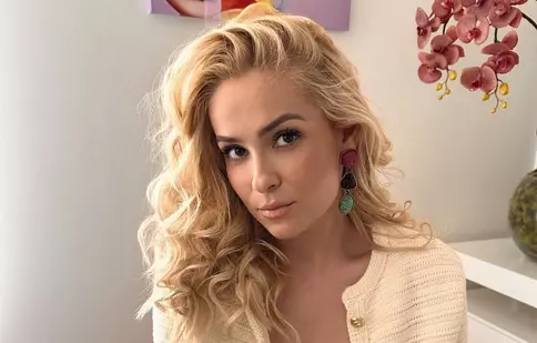 Ce cadouri primește fosta soție a lui CRBL de la bărbații care o curtează. Elena: „Am primit foarte multe propuneri”