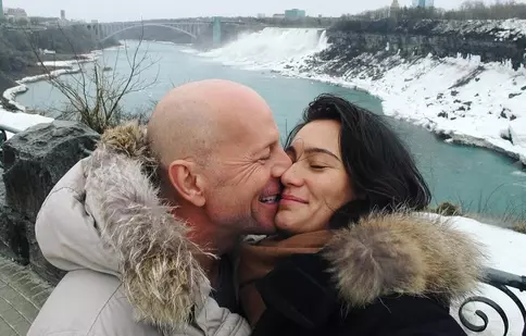 Emma Heming, declarație de dragoste pentru Bruce Willis de Ziua Îndrăgostiților. Soția actorului impresionează fanii cu amintiri prețioase de familie