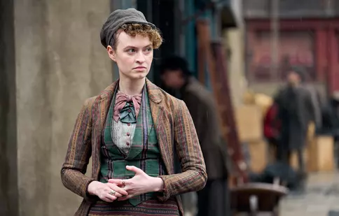 Serialul „O mie de lovituri” se vede pe Disney+. Steven Knight revine cu o nouă poveste după succesul avut cu Peaky Blinders