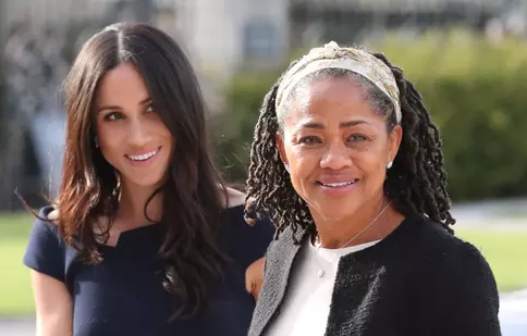 Doria Ragland, apariție surpriză în serialul Netflix al fiicei sale, Meghan Markle. Cum arată astăzi mama ducesei de Sussex