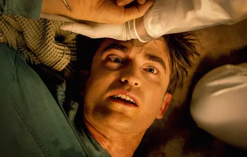 Filmul „Mickey 17”, disponibil la cinema. Robert Pattinson are rolul principal