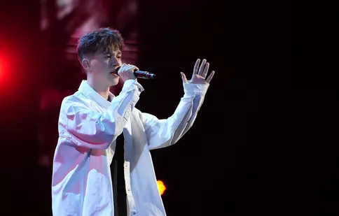 Un tânăr de 15 ani, cântăreț, actor şi înotător, a cucerit juriul de la X Factor. Delia: „A fost ireal!”