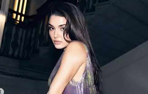 Hande Erçel, alături de Donatella Versace la Săptămâna Modei de la Milano