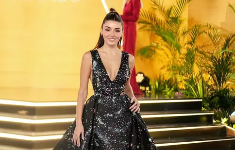 Hande Erçel va juca rolul principal într-un film scris chiar de ea. „Două lumi, o dorință” va apărea pe Prime Video