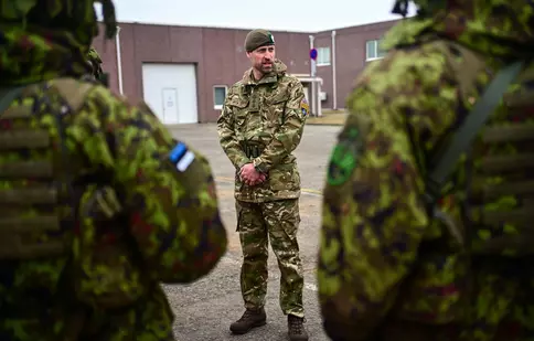 Prințul William, în uniformă militară în Estonia. A inspectat forțele britanice la granița cu Rusia