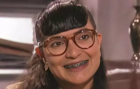 Actrița din „Betty cea urâtă” s-a transformat într-o frumusețe răvășitoare. Fanii nu o mai recunosc!