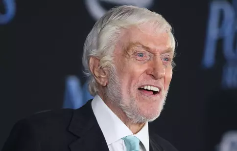 Legenda care nu obosește: Dick Van Dyke împlinește 100 de ani și încă uimește. Care este secretul tinereții veșnice