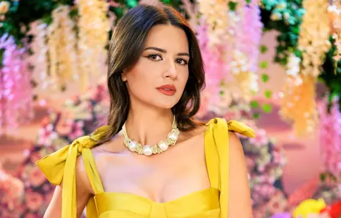 Iulia Pârlea, imagini inedite din „vacanța fetelor”. Cum a apărut vedeta Pro TV în costum de baie pe plajele din Grecia