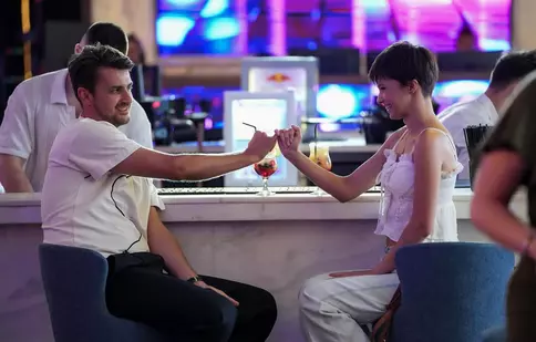 „Ana, Mi-ai fost scrisă în ADN”, serialul original semnat de Ruxandra Ion, va intra pe Netflix. Când apare producția cu Vlad Udrescu și Karina Jianu