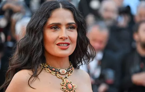 Salma Hayek, adepta frumuseții naturale: s-a filmat fără machiaj și fanii au reacționat imediat