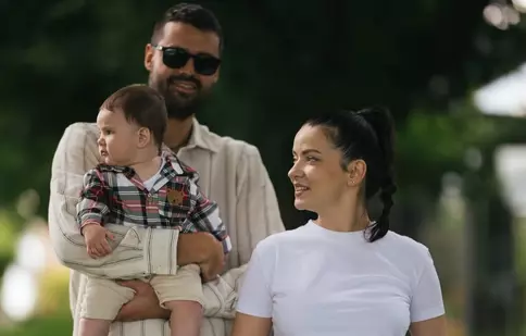 Anca Dinicu, imagini emoționante de familie alături de iubitul ei și fiul lor. „Îmi pare rău că lumea în care te-am adus nu e minunată”