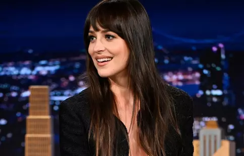 Dakota Johnson, apariție îndrăzneață la TV. Jimmy Fallon a rămas fără cuvinte. „Cred că am ales ținuta greșită”