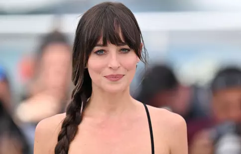Dakota Johnson, îndrăgostită la 6 luni după despărțirea de Chris Martin. Noul iubit este cu 8 ani mai tânăr decât ea