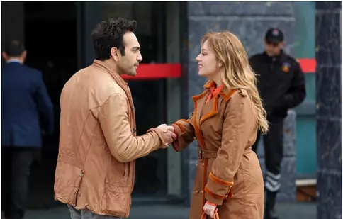 Cine sunt Demet Evgâr și Buğra Gülsoy, protagoniștii din „Curajul de a renaște”. În ce seriale turcești de succes i-ai mai văzut