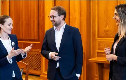 De ce sunt doar două femei în noul Guvern al României: „Sper ca data viitoare să fie mai multe”. Cine sunt Oana Țoiu și Diana Buzoianu și ce funcții ocupă
