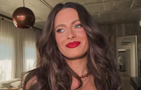 Raluka, vacanță de lux în Kefalonia. Costumul de baie roz cu care artista a făcut furori pe Instagram: „Ca o sirenă!”
