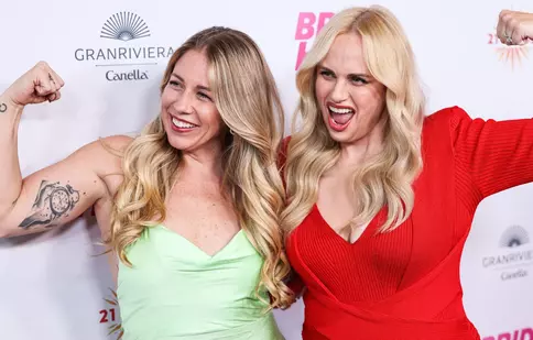 „Greu de măritat”: Rebel Wilson face show într-o comedie de acțiune explozivă. Dată de lansare în cinematografele din România