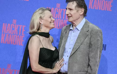 Pamela Anderson și Liam Neeson, dragoste cu scântei după „The Naked Gun”. Ce se știe despre relația celor doi