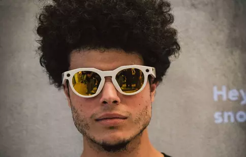 Ochelarii inteligenți Ray-Ban & Oakley Meta AI: când tehnologia întâlnește designul iconic