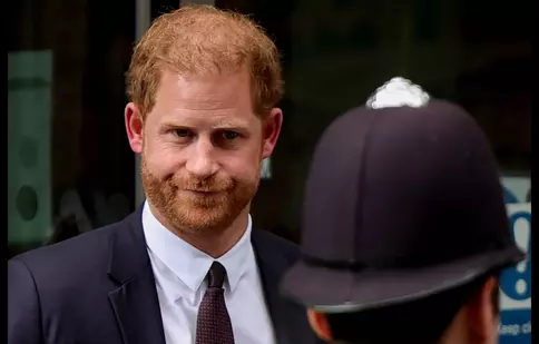 Pumnul care a dărâmat aparențele? Scandalul dintre Harry și Andrew revine în actualitate după arestarea fostului prinț: „I-a dat un pumn în nas!”
